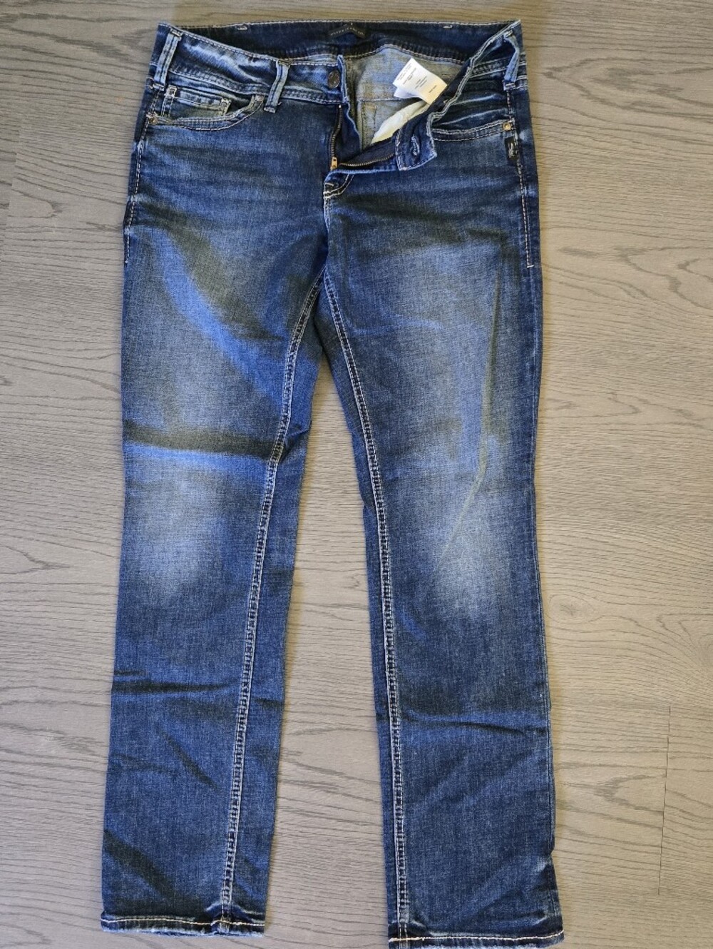 Silver Jeans Elyse Straight Leg Embroiderd Low Rise Denim in Medium Blue Wash